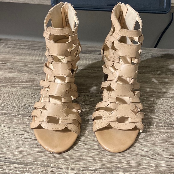 XOXO Shoes Xoxo Bloomington Beige 7m Heels Poshmark